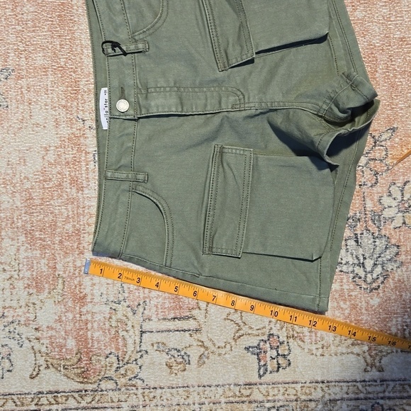 Vanilla Star Olive Green Zip Cargo Shorts 2.5" Inseam - Size 7 Junior - Picture 7 of 10